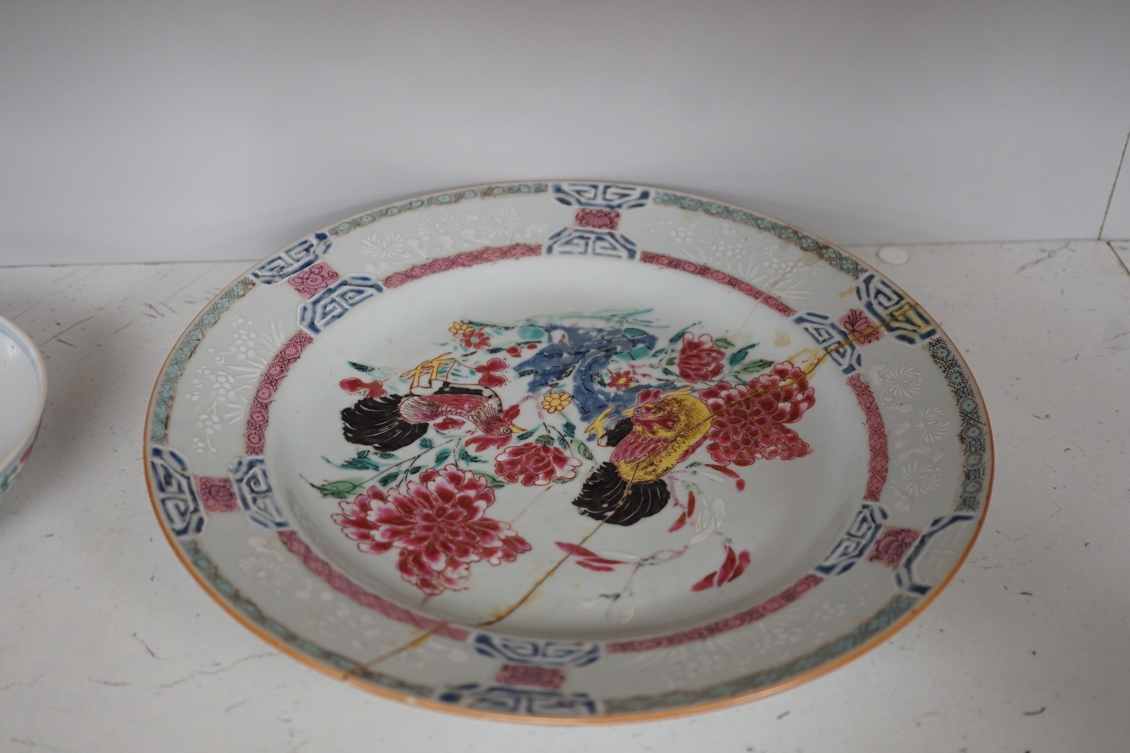 A Chinese famille rose plate, pair of celadon dishes, tea canister, etc. (6), largest plate 28.5cms diameter